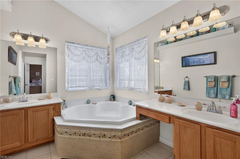 Photo 16 of 39 residential for sale in Chesapeake virginia