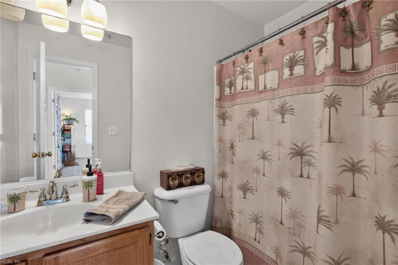 Photo 20 of 39 residential for sale in Chesapeake virginia