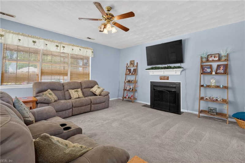 Photo 8 of 39 residential for sale in Chesapeake virginia
