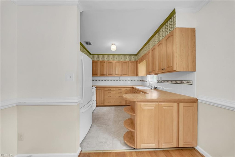 Photo 10 of 50 residential for sale in Chesapeake virginia