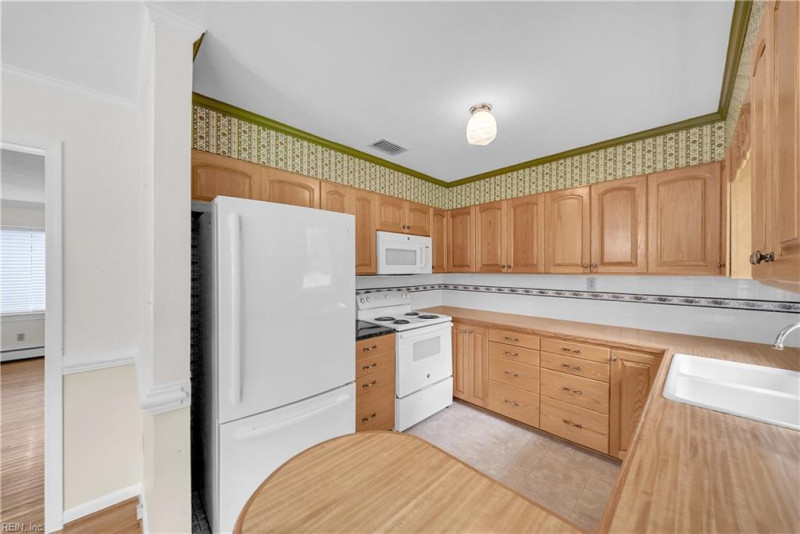 Photo 11 of 50 residential for sale in Chesapeake virginia