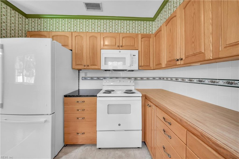 Photo 13 of 50 residential for sale in Chesapeake virginia