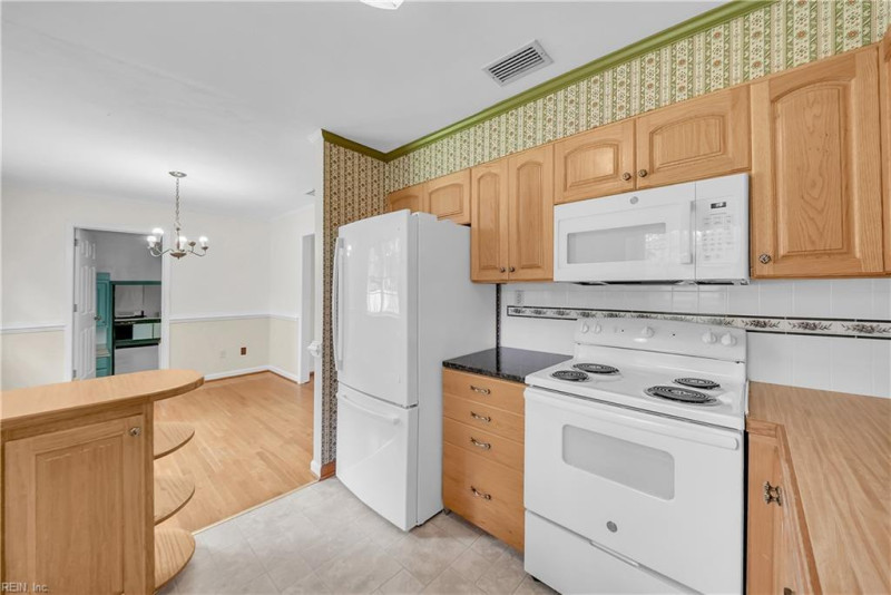 Photo 14 of 50 residential for sale in Chesapeake virginia
