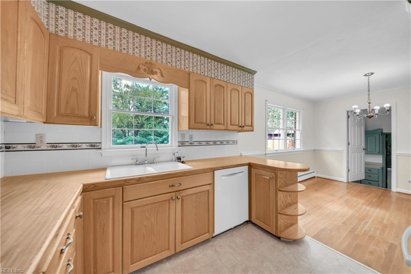 Photo 15 of 50 residential for sale in Chesapeake virginia