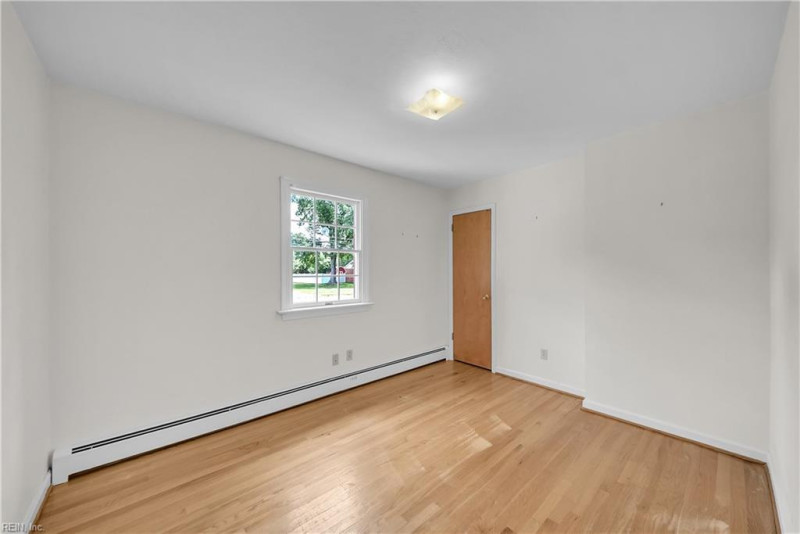 Photo 20 of 50 residential for sale in Chesapeake virginia