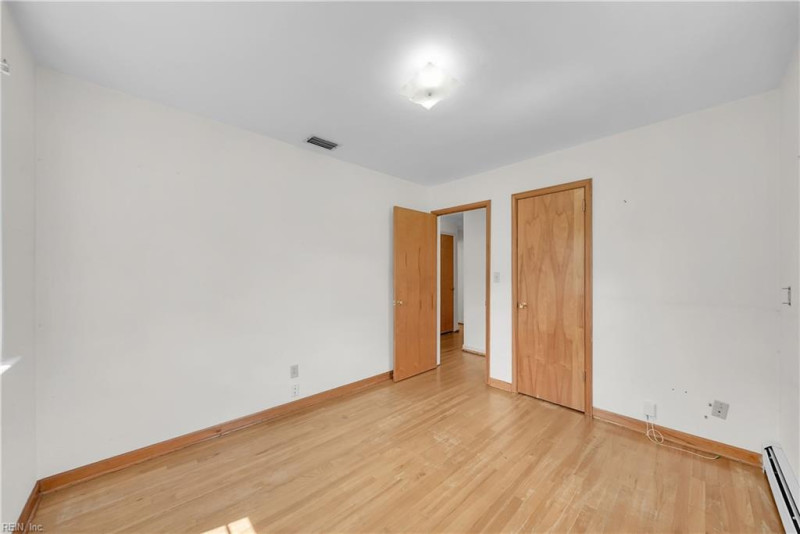 Photo 26 of 50 residential for sale in Chesapeake virginia