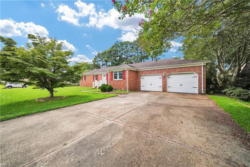 Photo 4 of 50 residential for sale in Chesapeake virginia