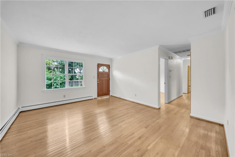 Photo 8 of 50 residential for sale in Chesapeake virginia