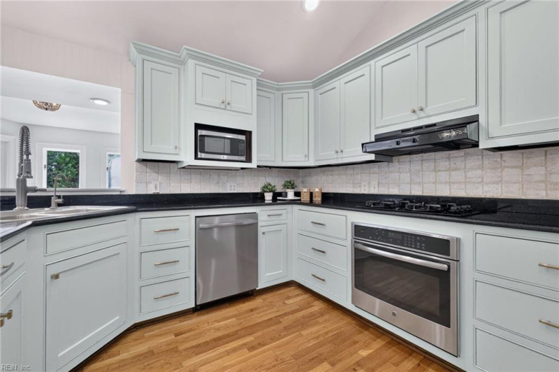 Photo 15 of 49 residential for sale in Virginia Beach virginia