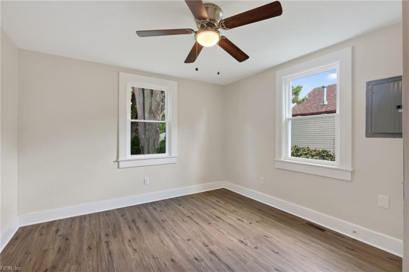 Photo 13 of 26 residential for sale in Portsmouth virginia