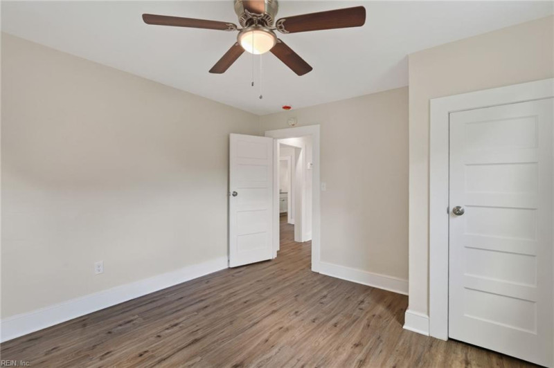 Photo 17 of 26 residential for sale in Portsmouth virginia