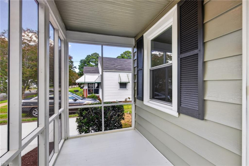 Photo 3 of 26 residential for sale in Portsmouth virginia