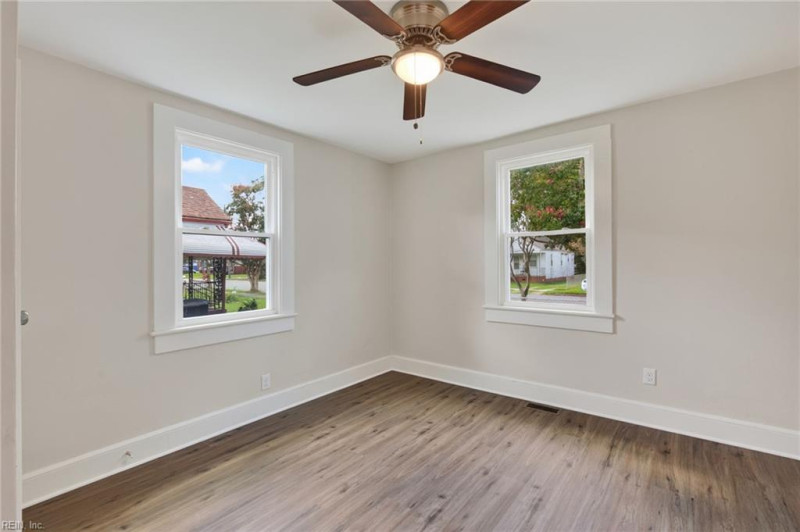 Photo 4 of 26 residential for sale in Portsmouth virginia