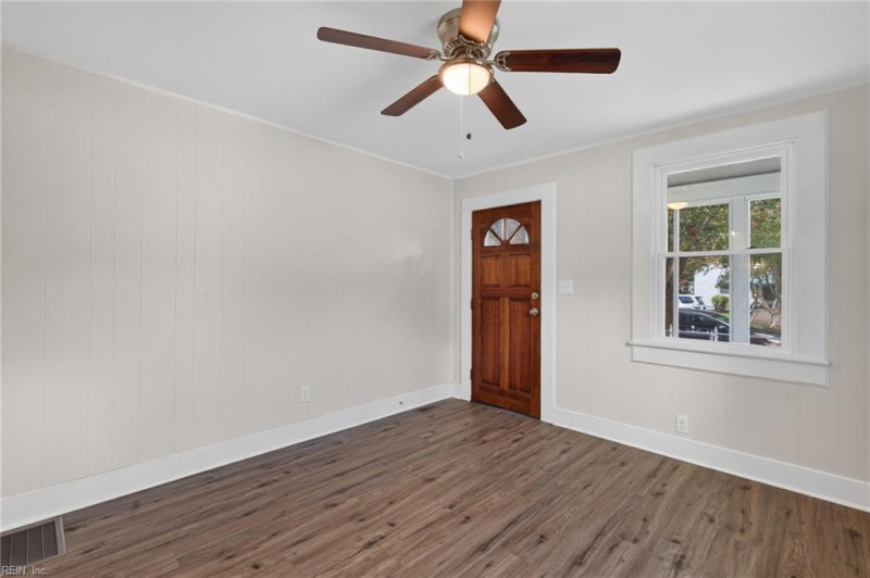 Photo 7 of 26 residential for sale in Portsmouth virginia