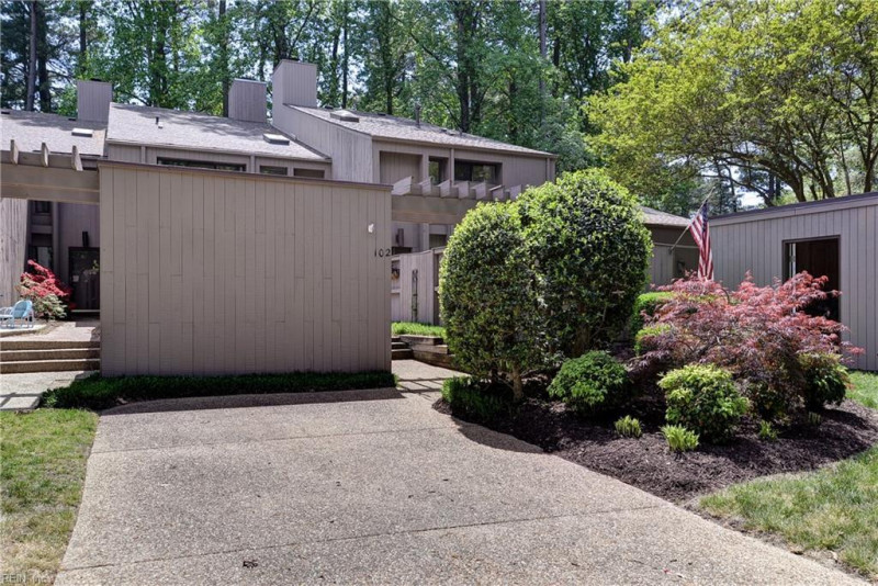 Photo 3 of 38 residential for sale in James City County virginia