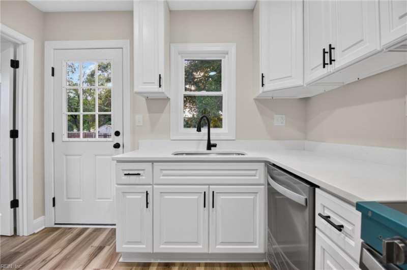 Photo 16 of 50 residential for sale in Portsmouth virginia