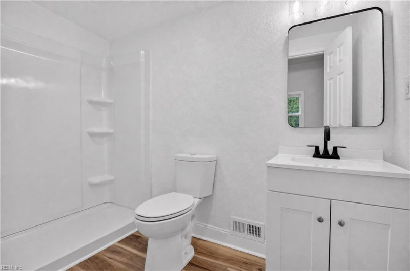 Photo 30 of 50 residential for sale in Portsmouth virginia