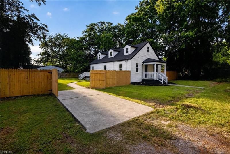 Photo 44 of 50 residential for sale in Portsmouth virginia