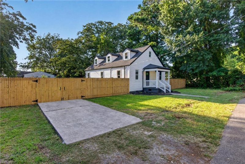Photo 5 of 50 residential for sale in Portsmouth virginia