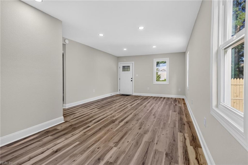 Photo 6 of 50 residential for sale in Portsmouth virginia