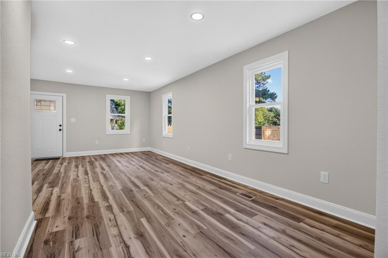 Photo 7 of 50 residential for sale in Portsmouth virginia