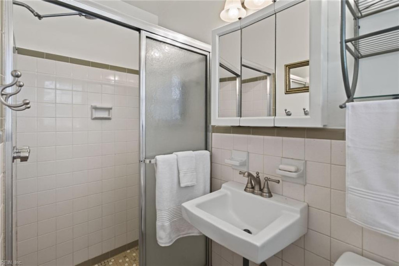 Photo 27 of 39 residential for sale in Portsmouth virginia