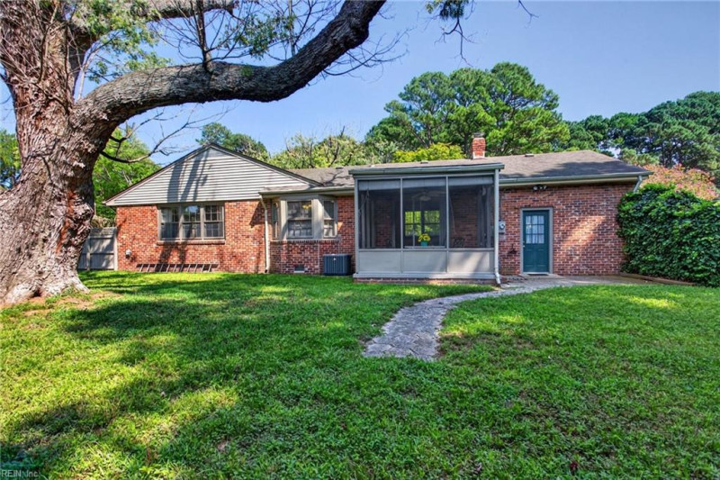 Photo 31 of 39 residential for sale in Portsmouth virginia