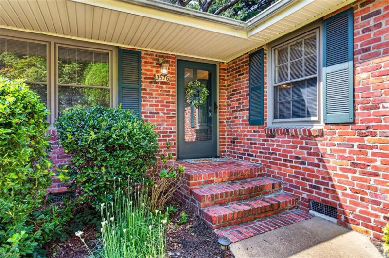 Photo 4 of 39 residential for sale in Portsmouth virginia
