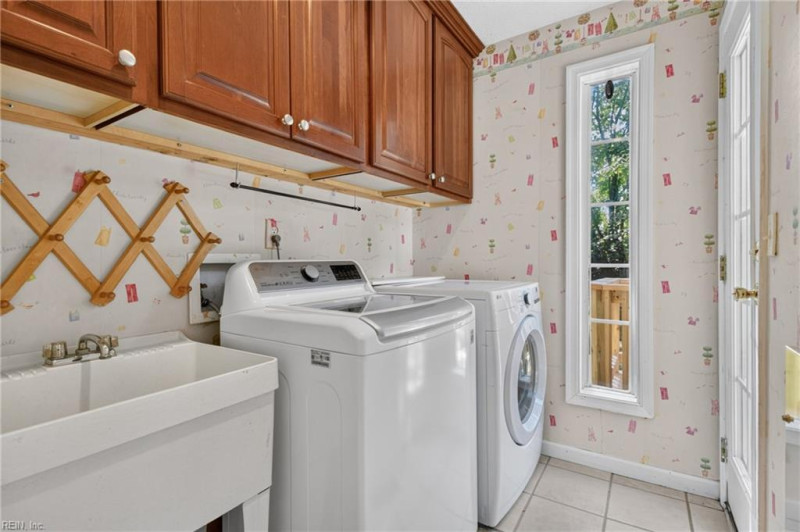 Photo 12 of 34 residential for sale in Chesapeake virginia