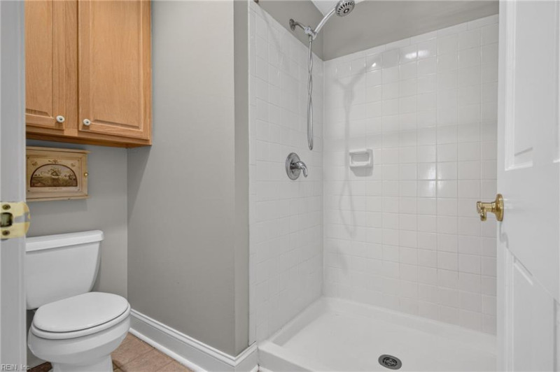 Photo 16 of 34 residential for sale in Chesapeake virginia