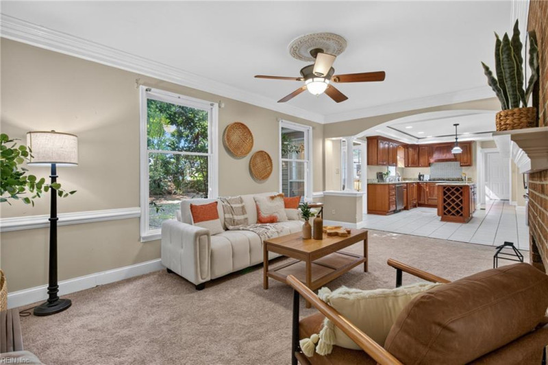 Photo 5 of 34 residential for sale in Chesapeake virginia