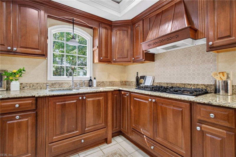 Photo 8 of 34 residential for sale in Chesapeake virginia