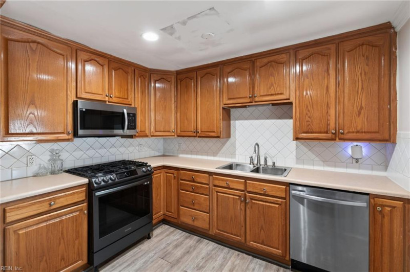 Photo 10 of 34 residential for sale in Portsmouth virginia