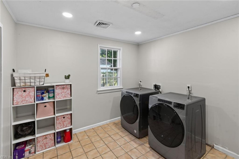 Photo 14 of 34 residential for sale in Portsmouth virginia