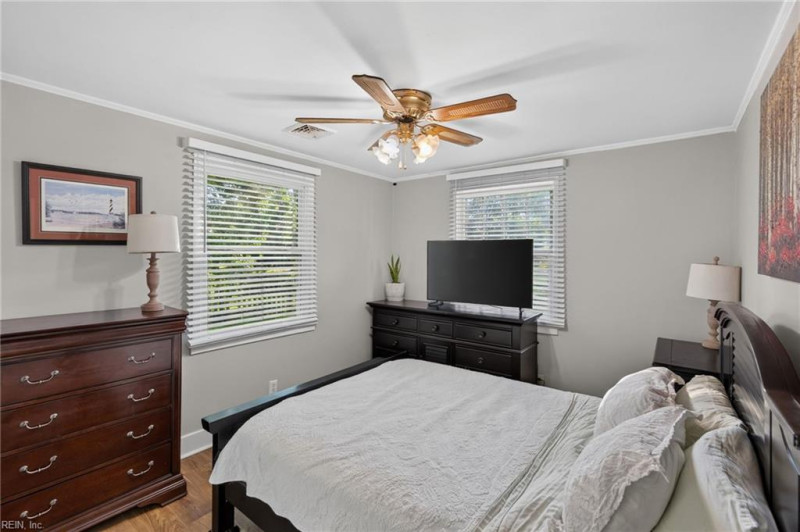 Photo 17 of 34 residential for sale in Portsmouth virginia