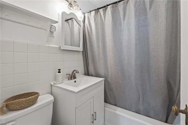 Photo 20 of 34 residential for sale in Portsmouth virginia