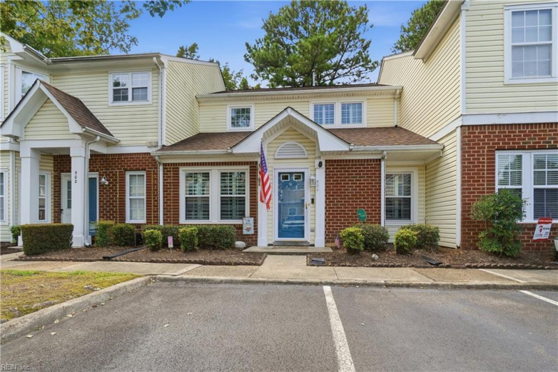 Photo 1 of 32 residential for sale in Chesapeake virginia