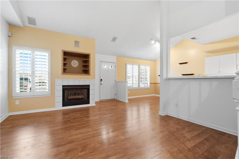 Photo 11 of 32 residential for sale in Chesapeake virginia