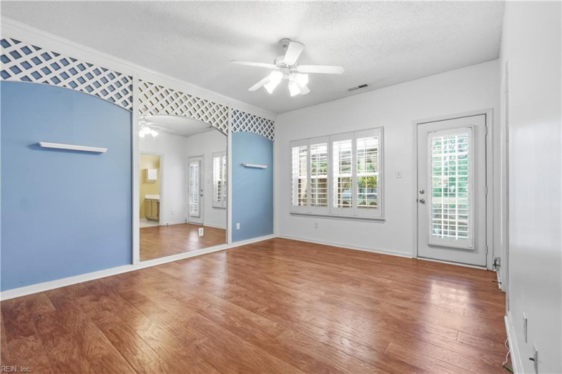 Photo 15 of 32 residential for sale in Chesapeake virginia