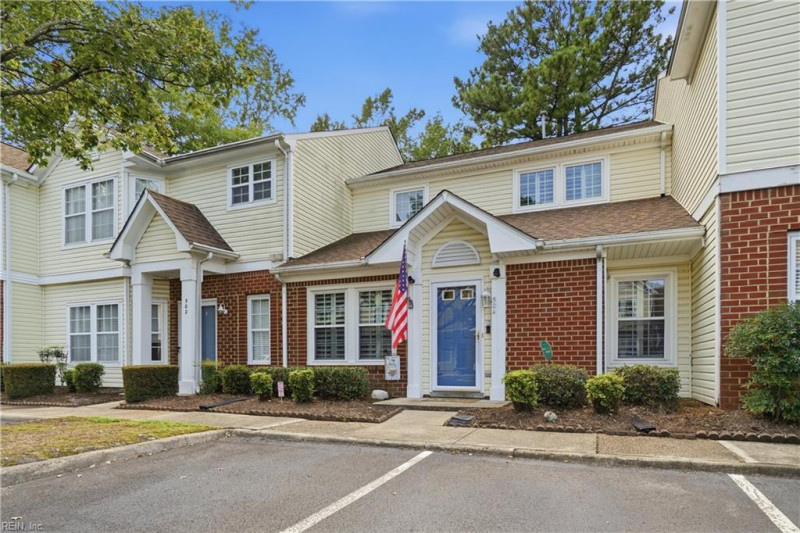 Photo 2 of 32 residential for sale in Chesapeake virginia