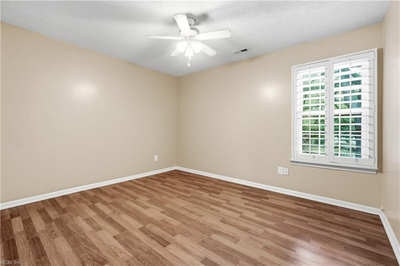 Photo 23 of 32 residential for sale in Chesapeake virginia