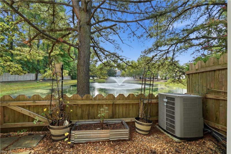 Photo 3 of 32 residential for sale in Chesapeake virginia