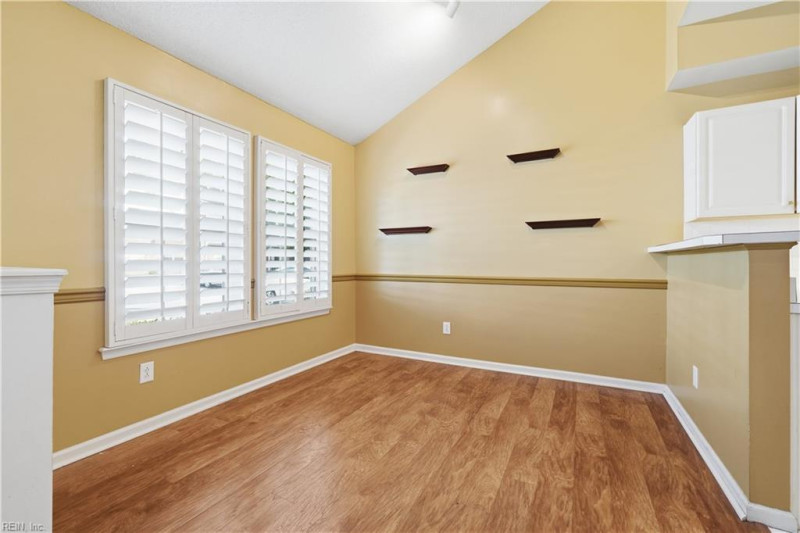 Photo 5 of 32 residential for sale in Chesapeake virginia
