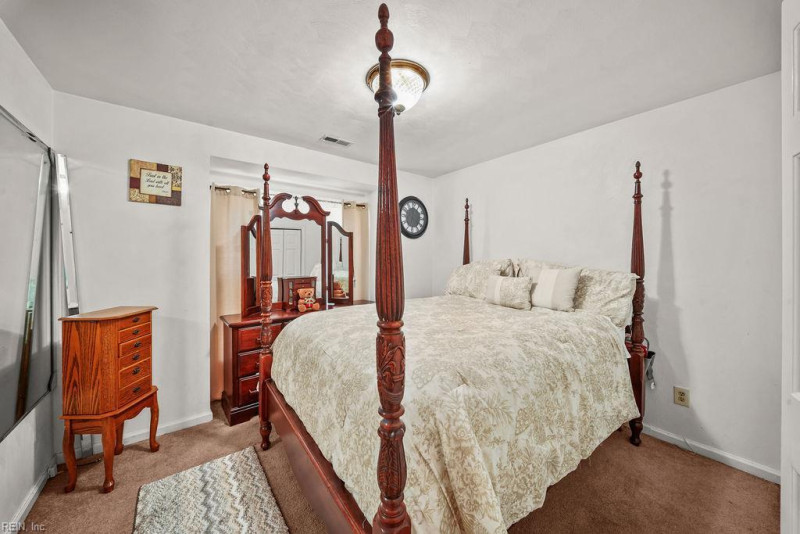 Photo 12 of 26 residential for sale in Suffolk virginia