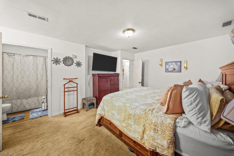 Photo 16 of 26 residential for sale in Suffolk virginia