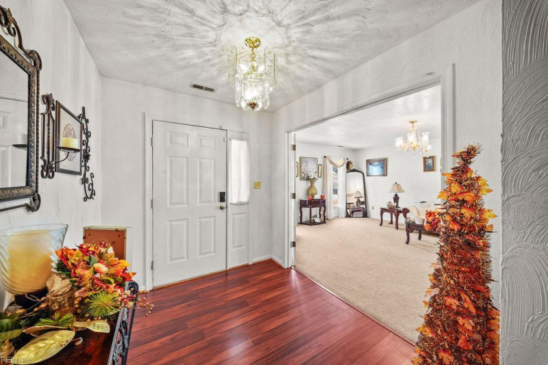 Photo 4 of 26 residential for sale in Suffolk virginia