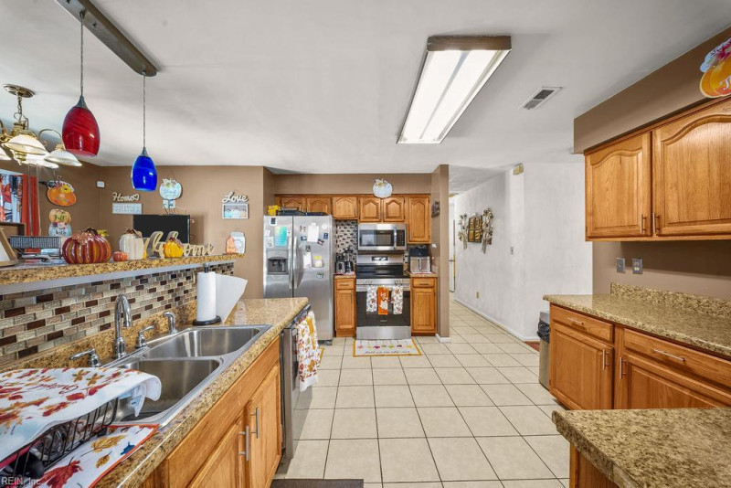 Photo 9 of 26 residential for sale in Suffolk virginia