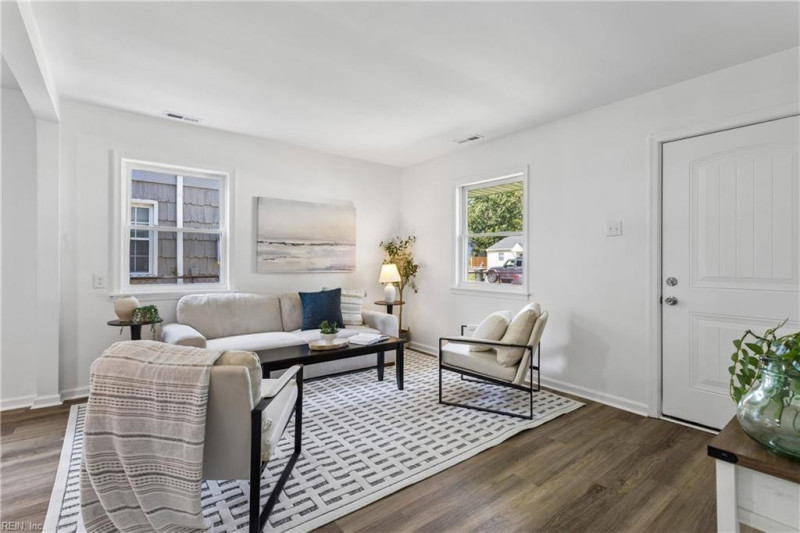 Photo 11 of 31 residential for sale in Hampton virginia