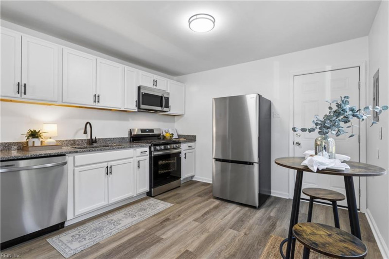 Photo 13 of 31 residential for sale in Hampton virginia
