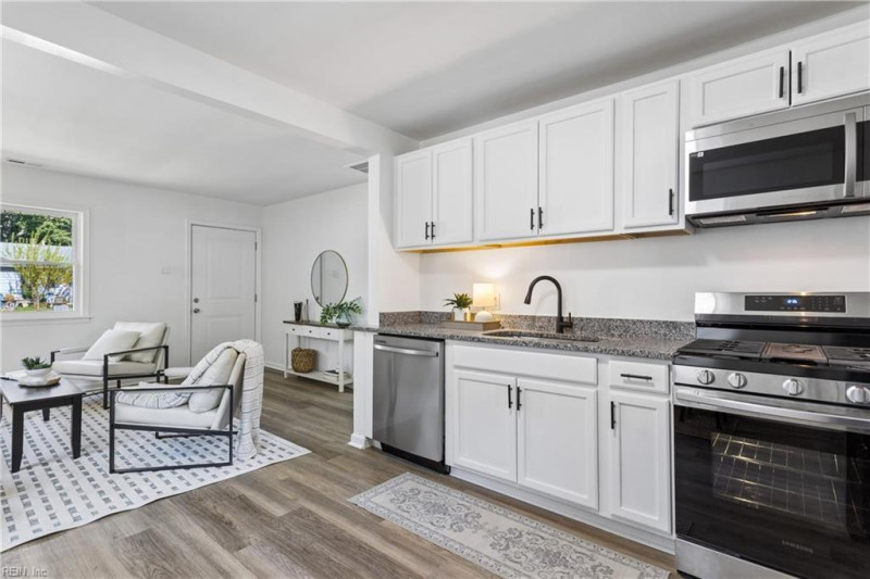 Photo 14 of 31 residential for sale in Hampton virginia
